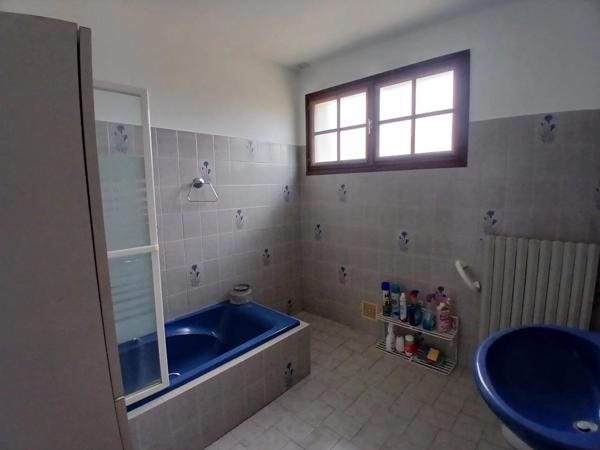 Vente                                                      Maison de village
                        
                     5 pièces                      136 m2                     à Toury
