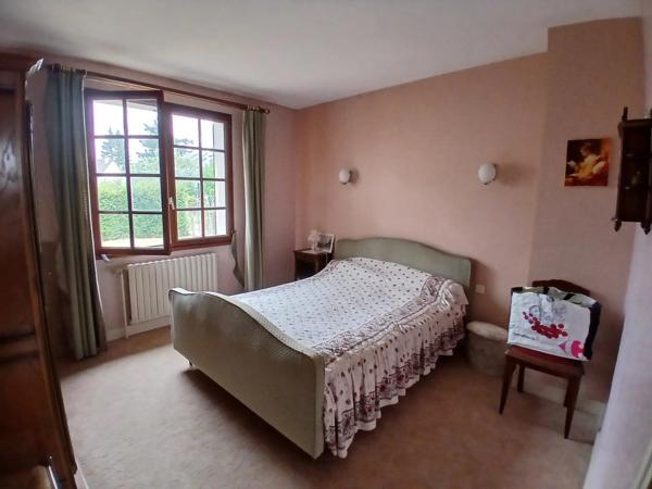 Vente                                                      Maison de village
                        
                     5 pièces                      136 m2                     à Toury