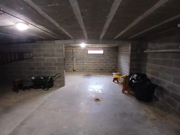 Vente                                                      Maison de village
                        
                     5 pièces                      136 m2                     à Toury