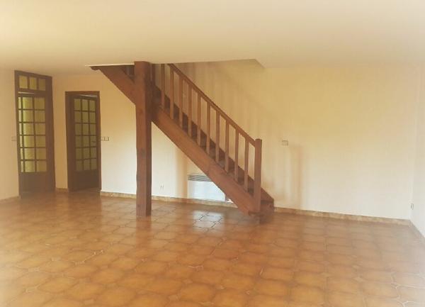 Maison à louer    5 pièces •  Aire-sur-l'Adour