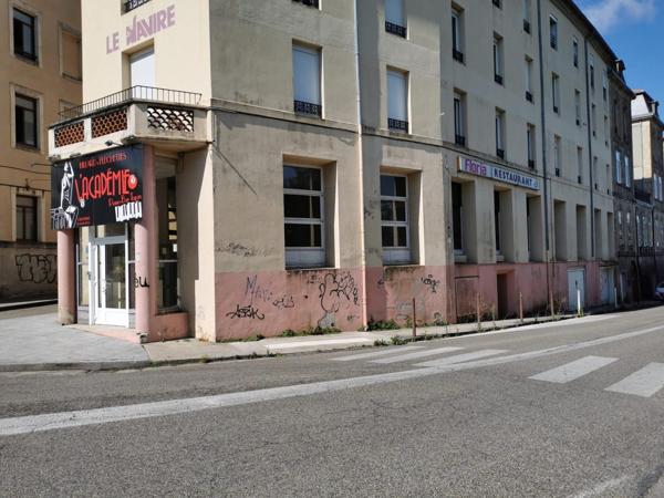 Local Commercial à vendre à Aubenas