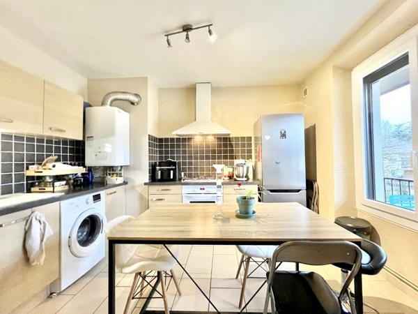 T2 - 61 M2- PROCHE CENTRE - PARKING - CAVE