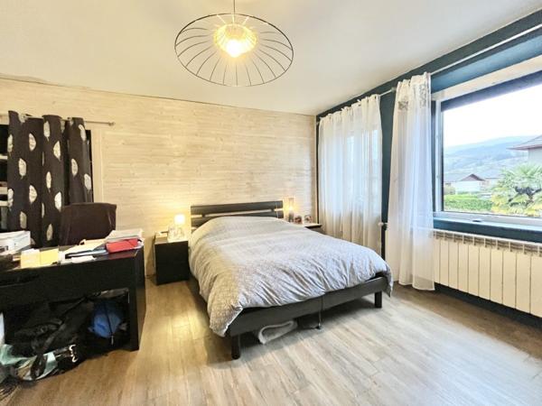 T2 - 61 M2- PROCHE CENTRE - PARKING - CAVE