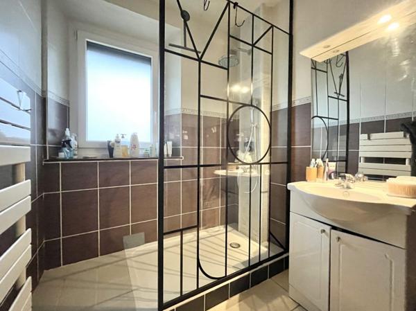 T2 - 61 M2- PROCHE CENTRE - PARKING - CAVE