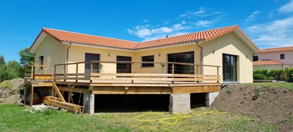 TRES AGREABLE PLAIN-PIED DE 138 M2 EN RT 2012 SUR 2382 M2 DE TERRAIN