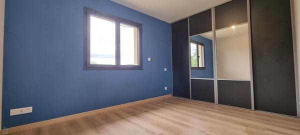 TRES AGREABLE PLAIN-PIED DE 138 M2 EN RT 2012 SUR 2382 M2 DE TERRAIN