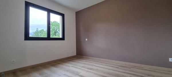 TRES AGREABLE PLAIN-PIED DE 138 M2 EN RT 2012 SUR 2382 M2 DE TERRAIN