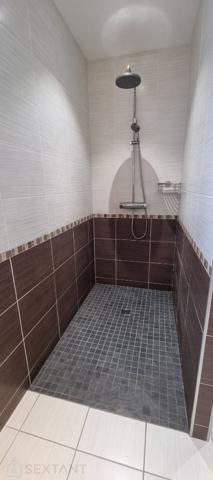 TRES AGREABLE PLAIN-PIED DE 138 M2 EN RT 2012 SUR 2382 M2 DE TERRAIN