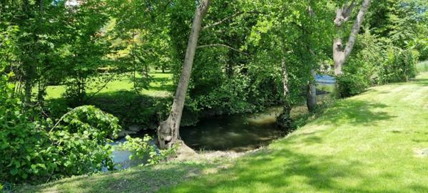 TRES AGREABLE PLAIN-PIED DE 138 M2 EN RT 2012 SUR 2382 M2 DE TERRAIN