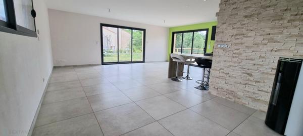 TRES AGREABLE PLAIN-PIED DE 138 M2 EN RT 2012 SUR 2382 M2 DE TERRAIN