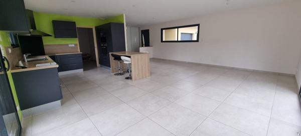 TRES AGREABLE PLAIN-PIED DE 138 M2 EN RT 2012 SUR 2382 M2 DE TERRAIN