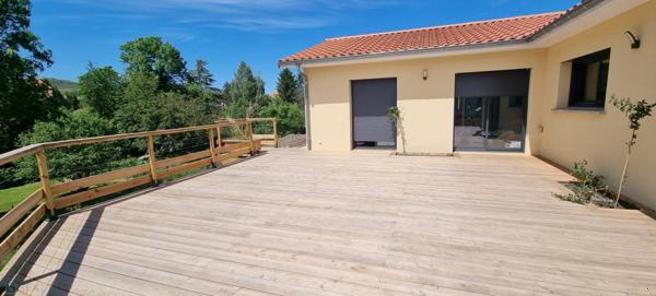 TRES AGREABLE PLAIN-PIED DE 138 M2 EN RT 2012 SUR 2382 M2 DE TERRAIN