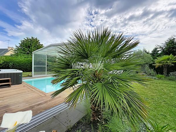 Au calme, dans un écrin de verdure, propriété avec piscine