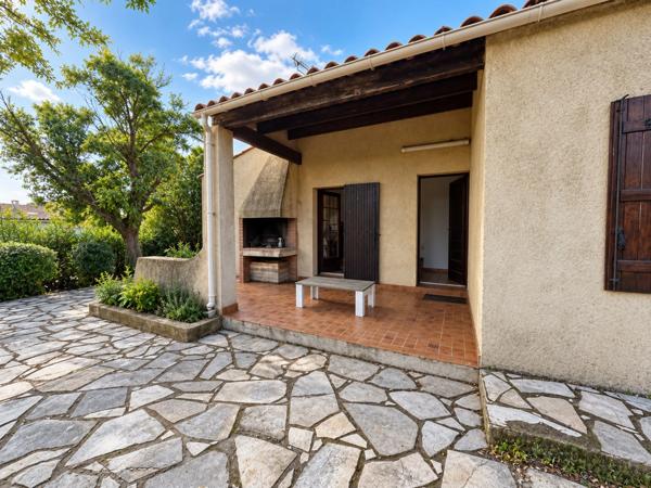 Maison de plain-pied avec jardin et garage – Potentiel 3 chambres