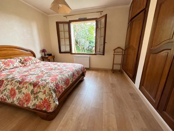 Maison de plain-pied avec jardin et garage – Potentiel 3 chambres