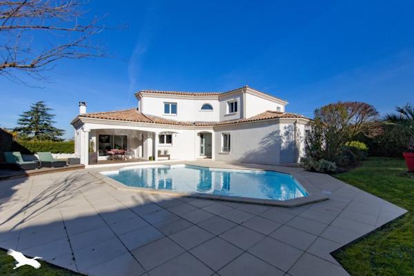 Maison à vendre |  Saint-Médard-en-Jalles |  6 pièces | 199 m²