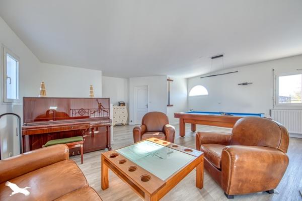 Maison à vendre |  Saint-Médard-en-Jalles |  6 pièces | 199 m²