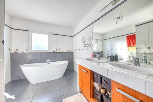 Maison à vendre |  Saint-Médard-en-Jalles |  6 pièces | 199 m²