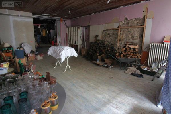 Immeuble à vendre à Rostrenen dans les Côtes-d'Armor (22110), ref : 56087-318