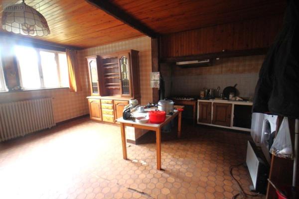 Immeuble à vendre à Rostrenen dans les Côtes-d'Armor (22110), ref : 56087-318