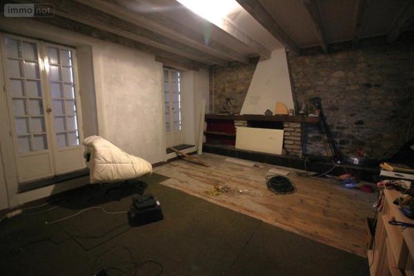 Immeuble à vendre à Rostrenen dans les Côtes-d'Armor (22110), ref : 56087-318