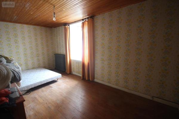 Immeuble à vendre à Rostrenen dans les Côtes-d'Armor (22110), ref : 56087-318