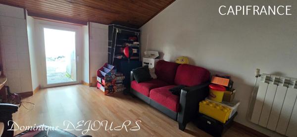 En Ardèche, dans la belle vallée de la Glueyre, Grande maison de village à Marcols Les Eaux avec une dépendance à rénover, un grand garage, caves, ...