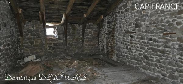 En Ardèche, dans la belle vallée de la Glueyre, Grande maison de village à Marcols Les Eaux avec une dépendance à rénover, un grand garage, caves, ...