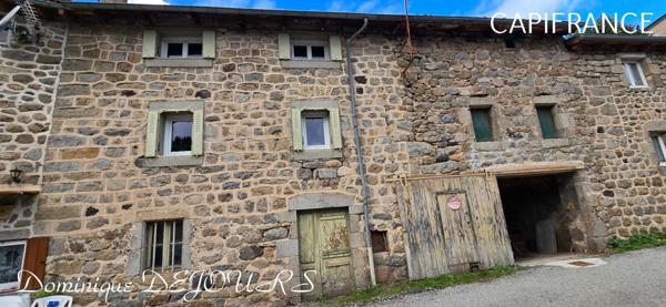 En Ardèche, dans la belle vallée de la Glueyre, Grande maison de village à Marcols Les Eaux avec une dépendance à rénover, un grand garage, caves, ...