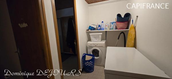 En Ardèche, dans la belle vallée de la Glueyre, Grande maison de village à Marcols Les Eaux avec une dépendance à rénover, un grand garage, caves, ...