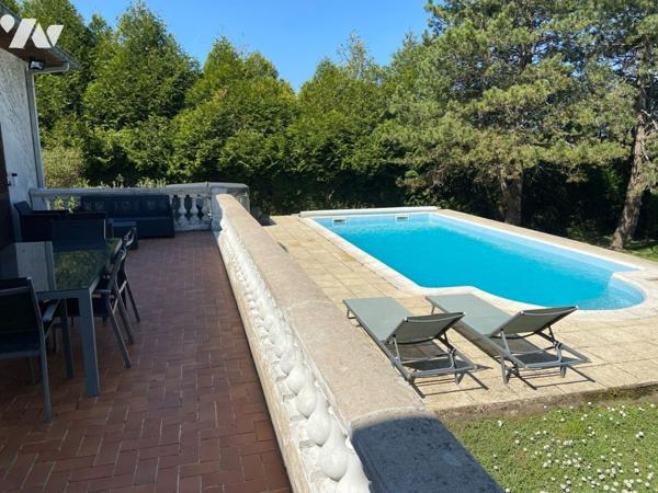 Une demeure d'exception entièrement repensée récemment avec un grand parc et piscine chauffée