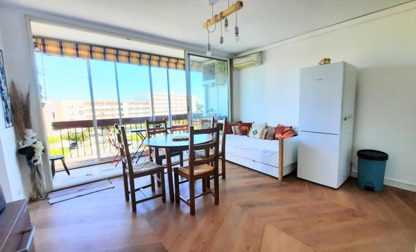 Appartement traversant rénové avec parking