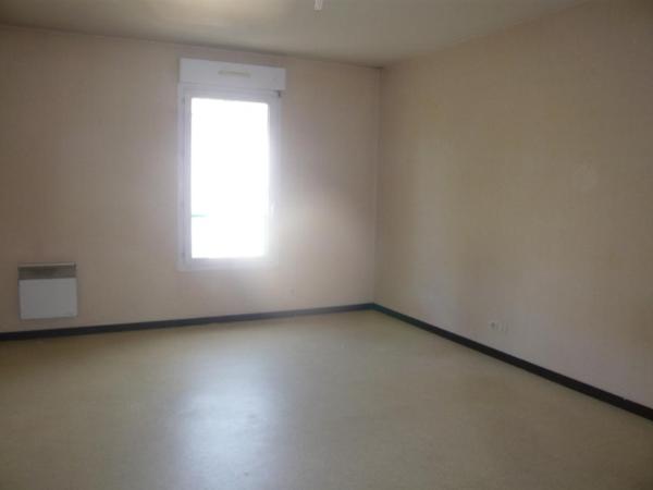 Appartement * 1 Pièces * 23 M² * 44300 Nantes * 385 * 22 * 407,  
Nantes 44300