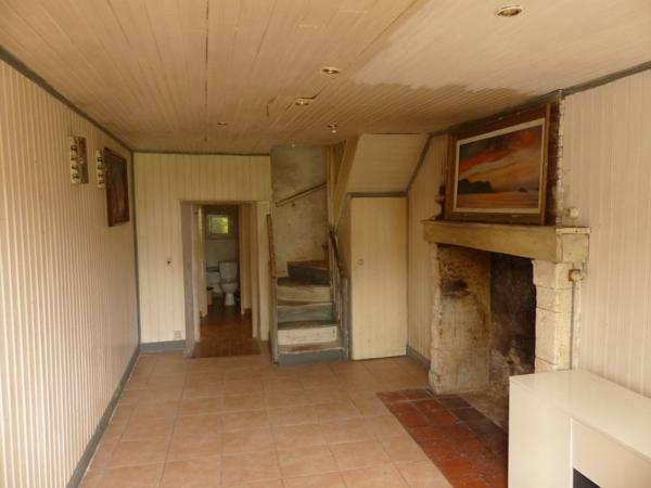 Saint-Méard-de-Drône (24600) Dordogne Maison a rénover, quatre chambres, grange, 616 m² terrain