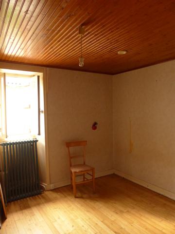 Saint-Méard-de-Drône (24600) Dordogne Maison a rénover, quatre chambres, grange, 616 m² terrain