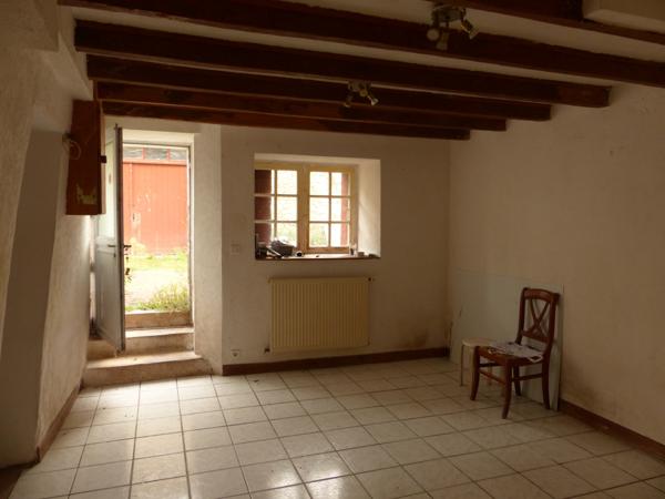 Saint-Méard-de-Drône (24600) Dordogne Maison a rénover, quatre chambres, grange, 616 m² terrain