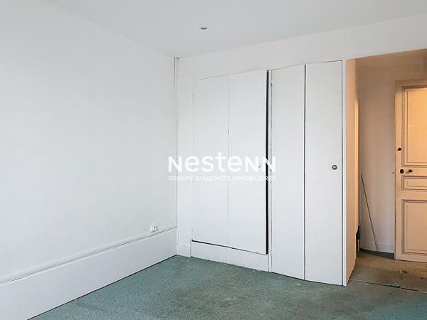 SOUS OFFRE - Paris 17 : studio de 15,75m², à rénover, DPE D, ascenseur - idéal investisseur !