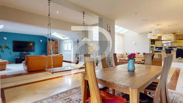Vente                                                      Immeuble
                        
                     10 pièces                      662 m2                     à Les Mureaux