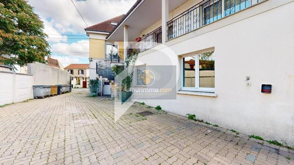 Vente                                                      Immeuble
                        
                     10 pièces                      662 m2                     à Les Mureaux