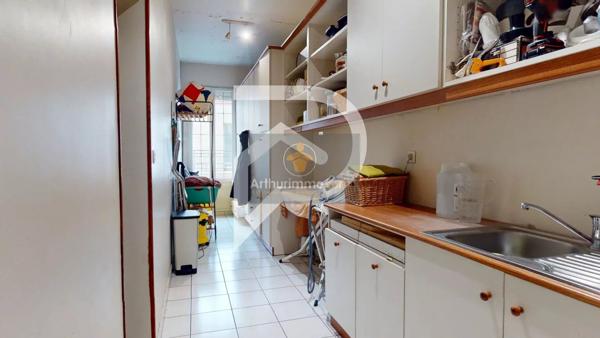 Vente                                                      Immeuble
                        
                     10 pièces                      662 m2                     à Les Mureaux