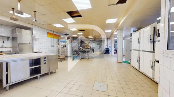 Vente                                                      Immeuble
                        
                     10 pièces                      662 m2                     à Les Mureaux