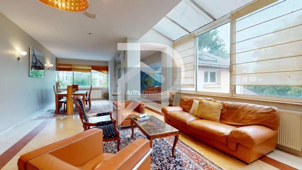 Vente                                                      Immeuble
                        
                     10 pièces                      662 m2                     à Les Mureaux