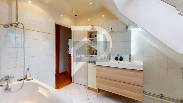 Vente                                                      Immeuble
                        
                     10 pièces                      662 m2                     à Les Mureaux