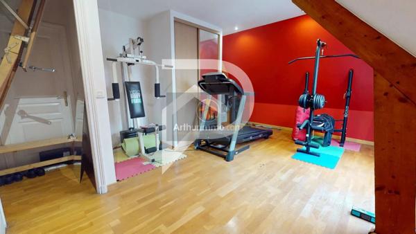 Vente                                                      Immeuble
                        
                     10 pièces                      662 m2                     à Les Mureaux