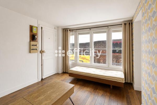Appartement
         2 pièces
        - 27 m² 275 000 € *
