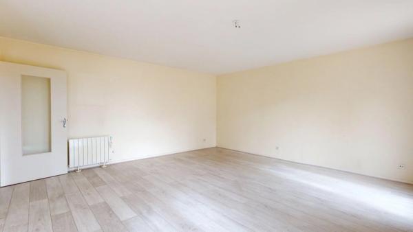 Vente                                                      Appartement
                        
                     4 pièces                      87 m2                     à Mainvilliers