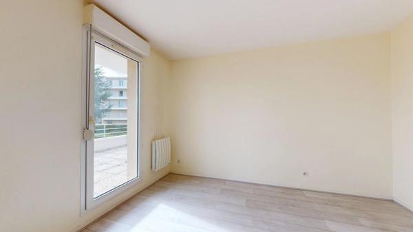 Vente                                                      Appartement
                        
                     4 pièces                      87 m2                     à Mainvilliers