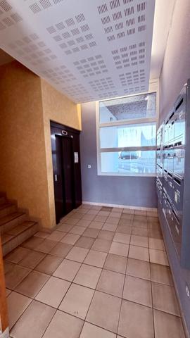 À louer – Appartement T2 avec ascenseur et parking sécurisé – Laval