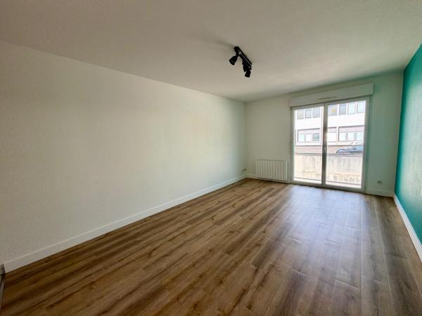 À louer – Appartement T2 avec ascenseur et parking sécurisé – Laval
