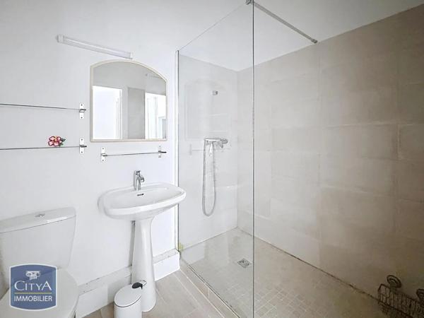 Appartement à louer 4 pièces 96.69m² Nîmes (30000)
